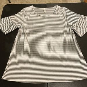 Boutique Woman’s Large top